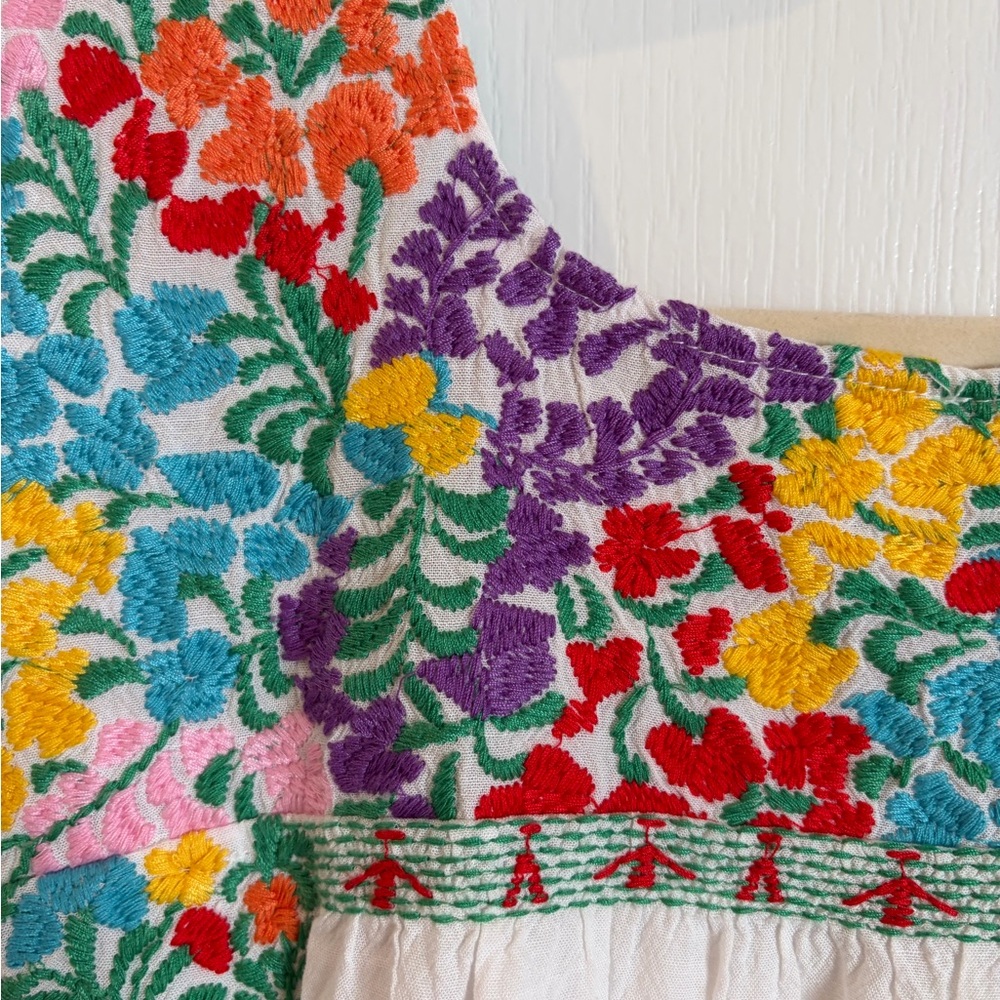 J Marie Colorful Embroidered Floral Top - Picture 5 of 8